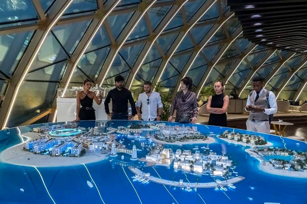 Reviewing The Heart of Europe, Dubai